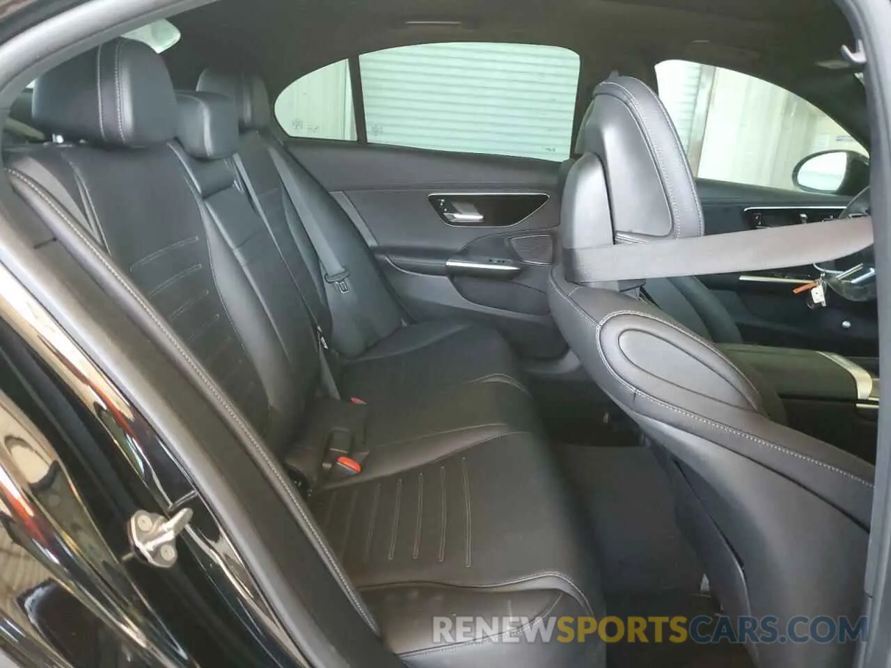 10 fotografías del automóvil dañado W1KAF4GB9PR149780 MERCEDES-BENZ C-CLASS 2023