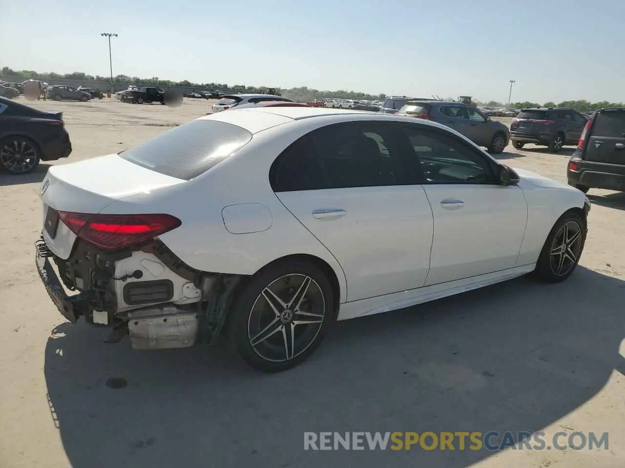 3 fotografías del automóvil dañado W1KAF4GBXPR105741 MERCEDES-BENZ C-CLASS 2023