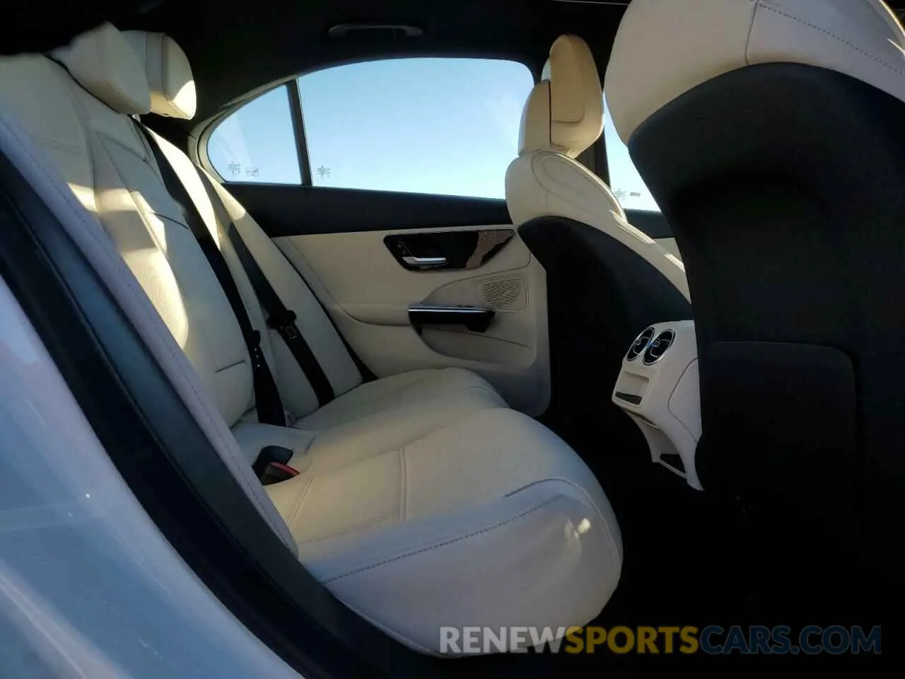 10 fotografías del automóvil dañado W1KAF4HB1PR153899 MERCEDES-BENZ C-CLASS 2023