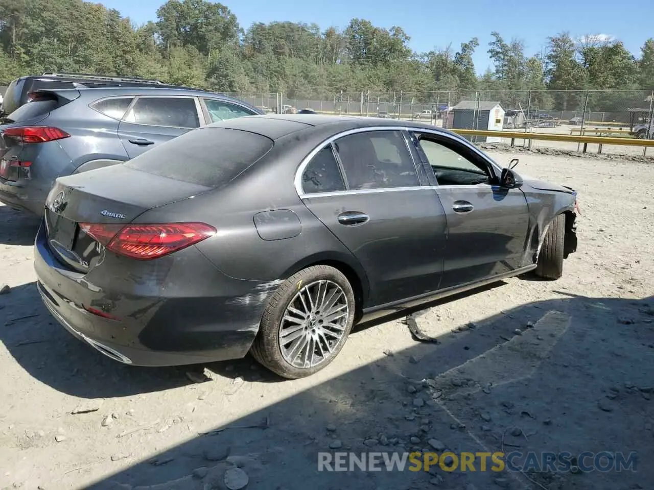 3 fotografías del automóvil dañado W1KAF4HB3PR090630 MERCEDES-BENZ C-CLASS 2023