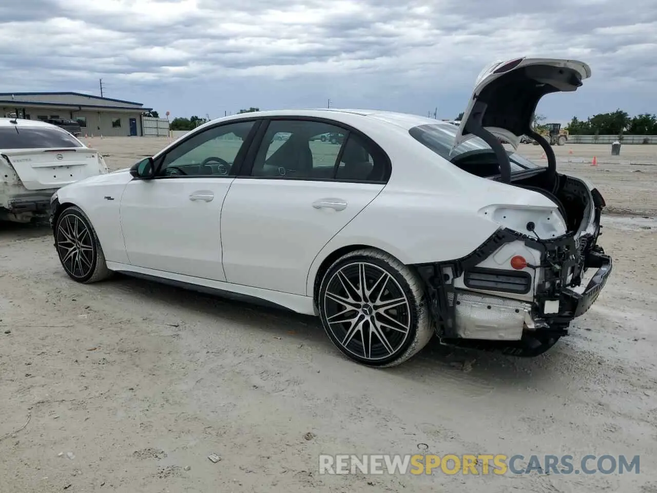 2 fotografías del automóvil dañado W1KAF8HB7PR122907 MERCEDES-BENZ C-CLASS 2023