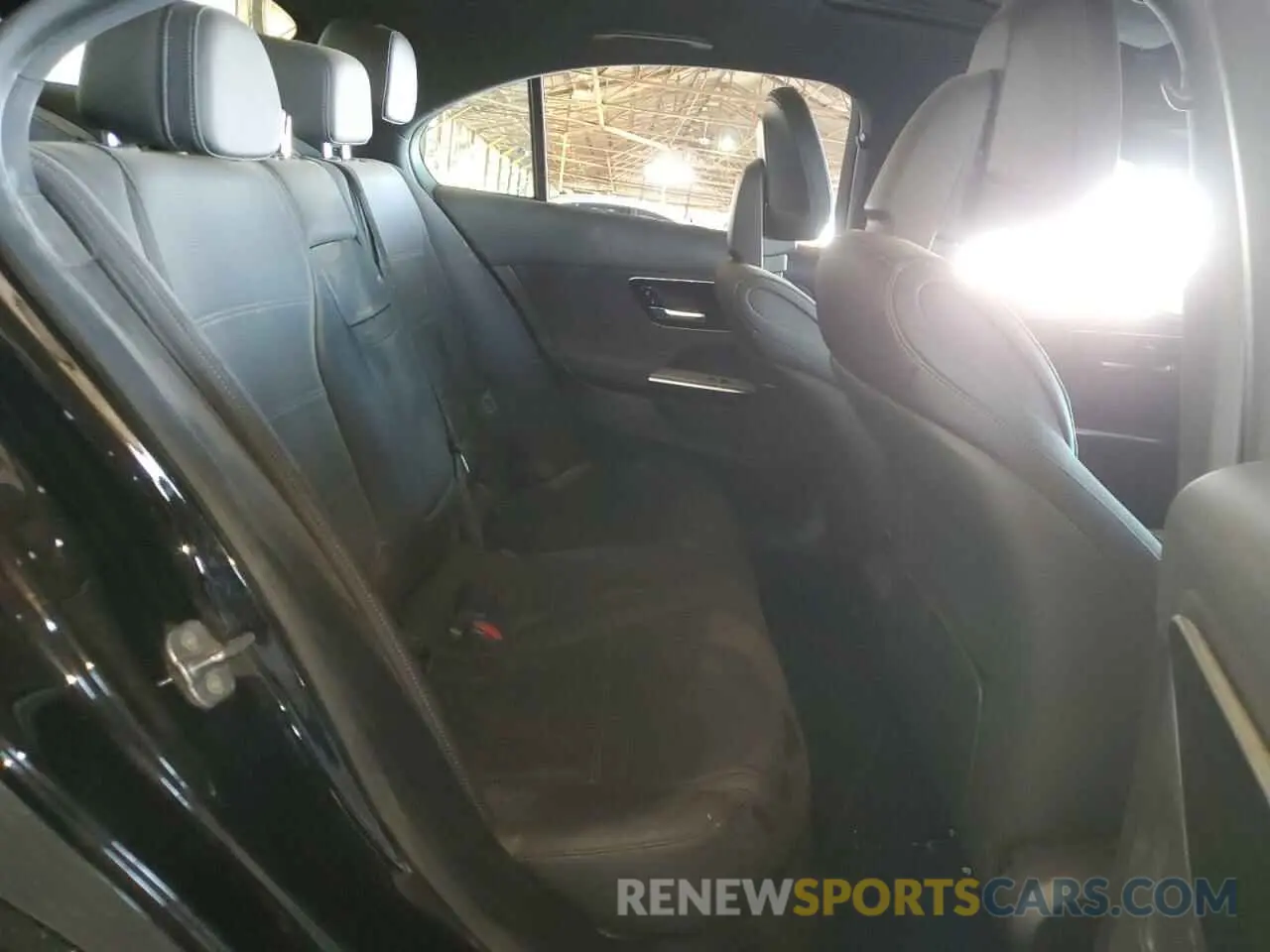 10 fotografías del automóvil dañado W1KAF4GB3RR189355 MERCEDES-BENZ C-CLASS 2024