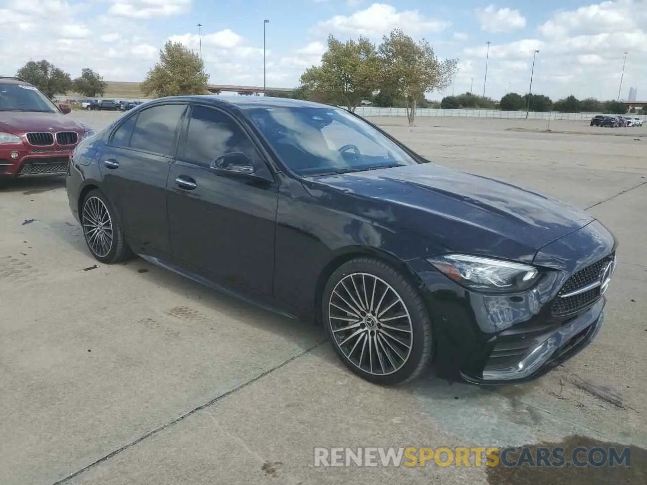 4 fotografías del automóvil dañado W1KAF4GB5RR171052 MERCEDES-BENZ C-CLASS 2024
