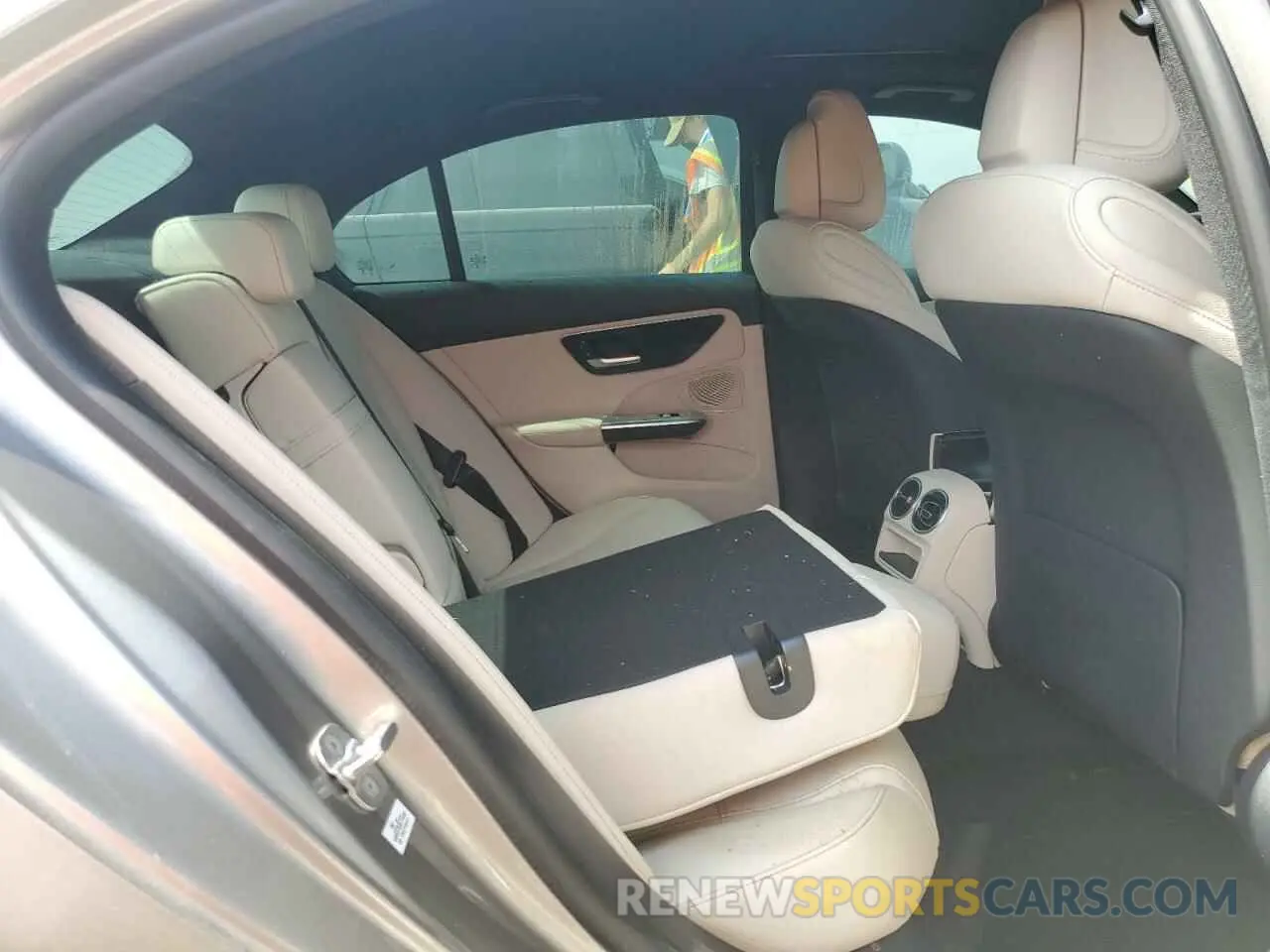 10 fotografías del automóvil dañado W1KAF4GB6RR205855 MERCEDES-BENZ C-CLASS 2024