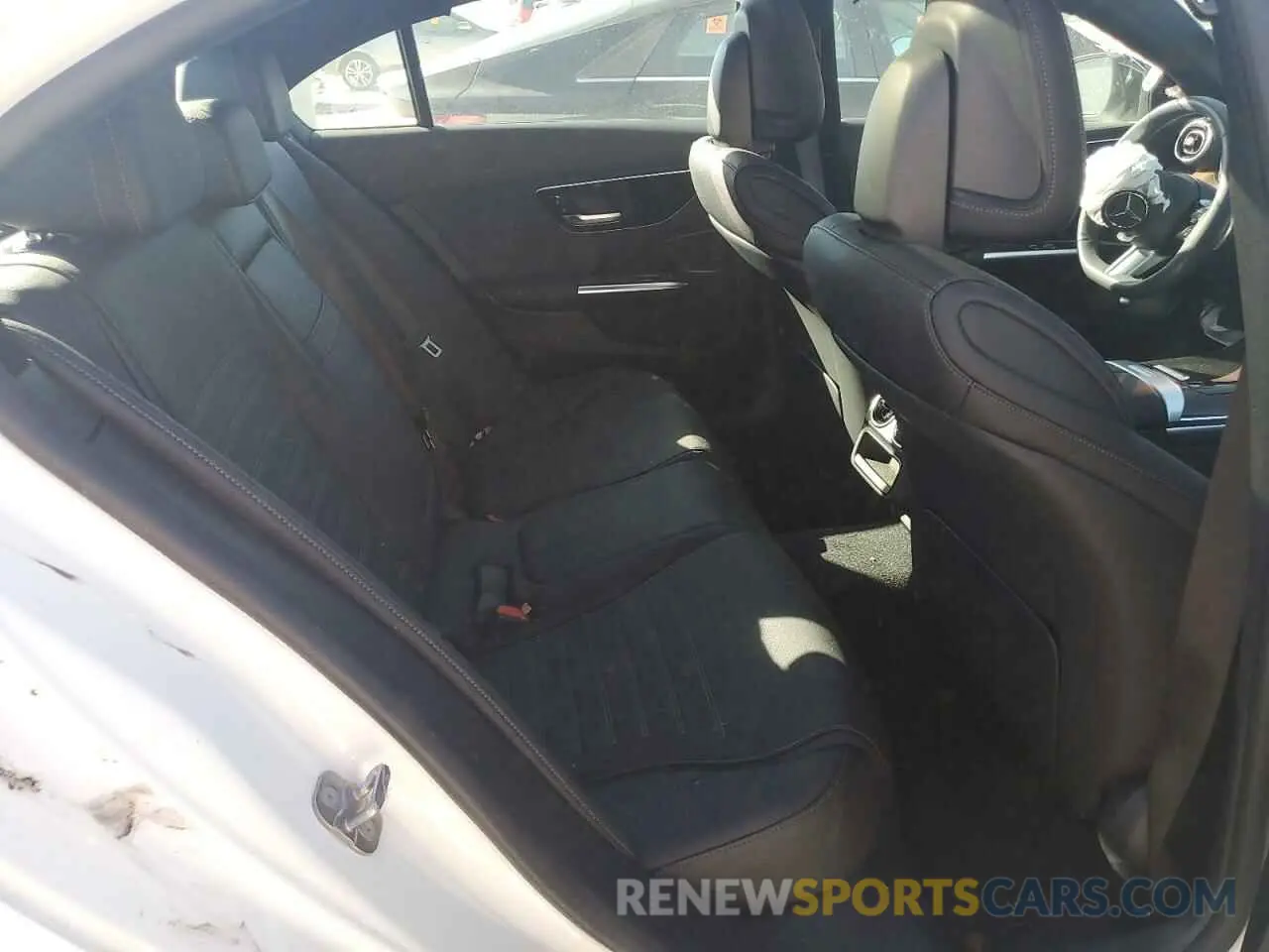 10 fotografías del automóvil dañado W1KAF4GB7RR172283 MERCEDES-BENZ C-CLASS 2024