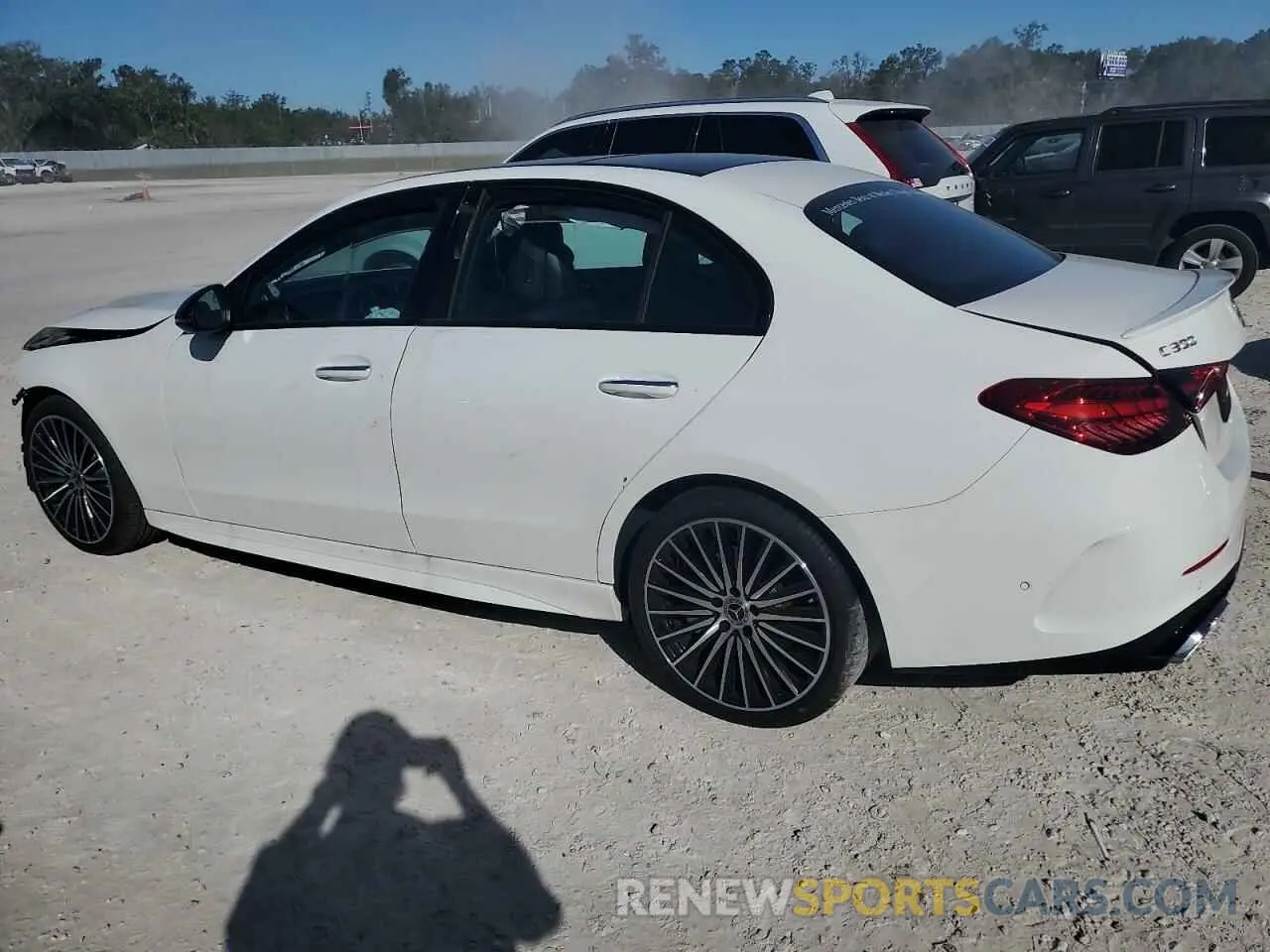 2 fotografías del automóvil dañado W1KAF4GB7RR172283 MERCEDES-BENZ C-CLASS 2024