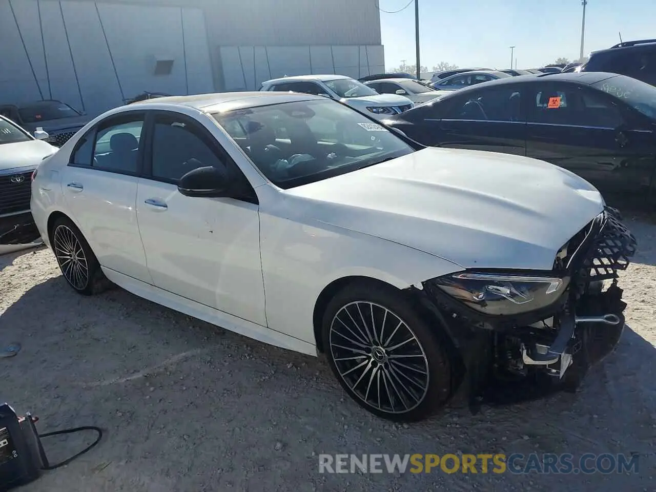4 fotografías del automóvil dañado W1KAF4GB7RR172283 MERCEDES-BENZ C-CLASS 2024