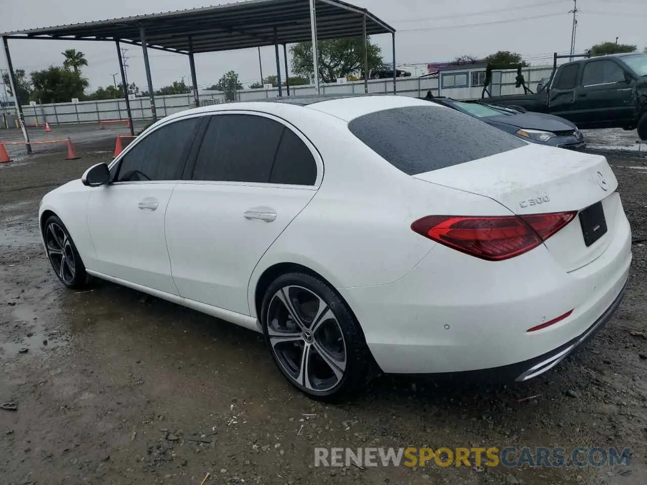 2 fotografías del automóvil dañado W1KAF4GB8RR213116 MERCEDES-BENZ C-CLASS 2024