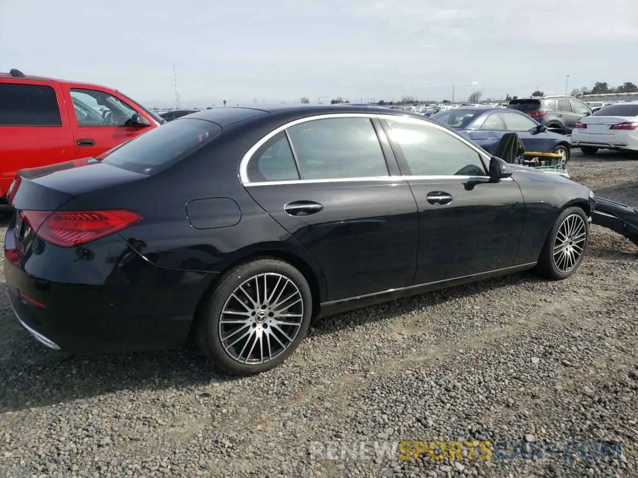3 fotografías del automóvil dañado W1KAF4GB9RR221614 MERCEDES-BENZ C-CLASS 2024