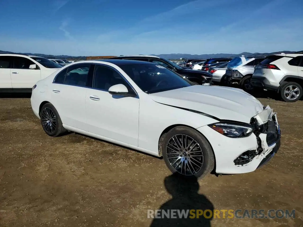 4 fotografías del automóvil dañado W1KAF4HB9RR232143 MERCEDES-BENZ C-CLASS 2024