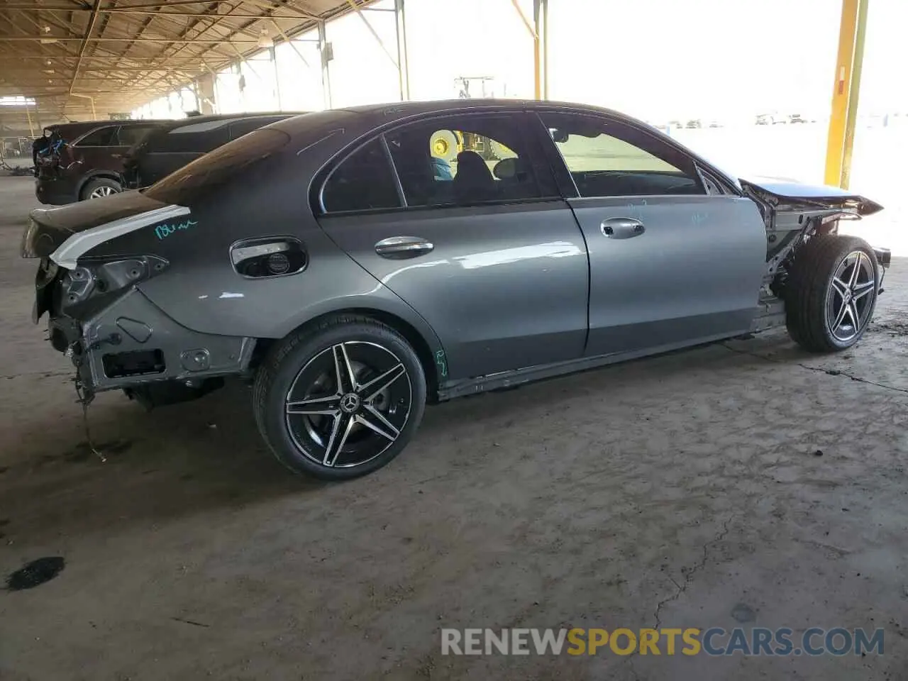 3 fotografías del automóvil dañado W1KAF4HBXRR201340 MERCEDES-BENZ C-CLASS 2024