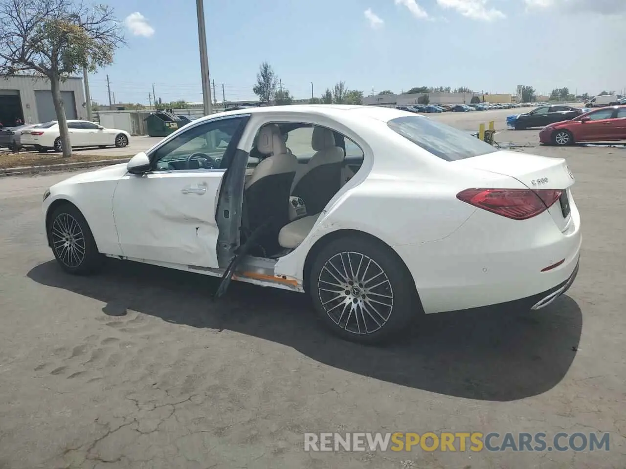 2 fotografías del automóvil dañado W1KAF4HBXRR224584 MERCEDES-BENZ C-CLASS 2024