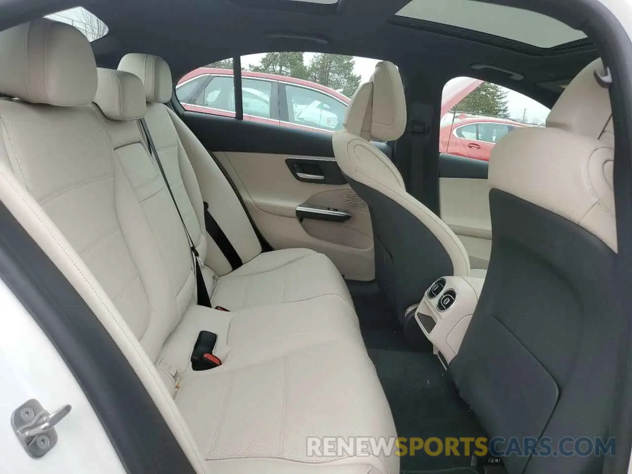 10 fotografías del automóvil dañado W1KAF4HBXRR226819 MERCEDES-BENZ C-CLASS 2024
