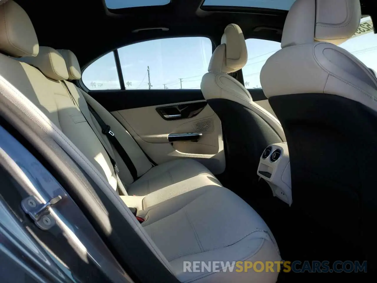 10 fotografías del automóvil dañado W1KAF4GB7SR251684 MERCEDES-BENZ C-CLASS 2025