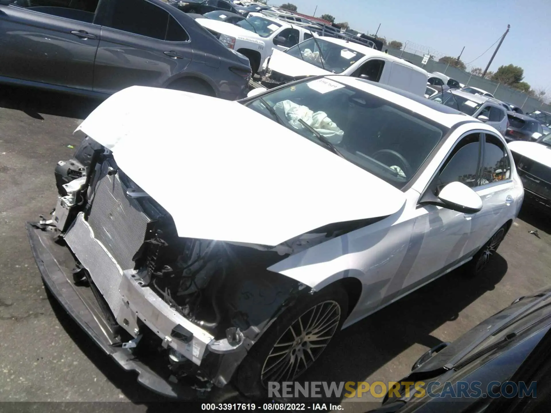 2 fotografías del automóvil dañado W1KAF4GB5NR013675 MERCEDES-BENZ C-CLASS C300 2022