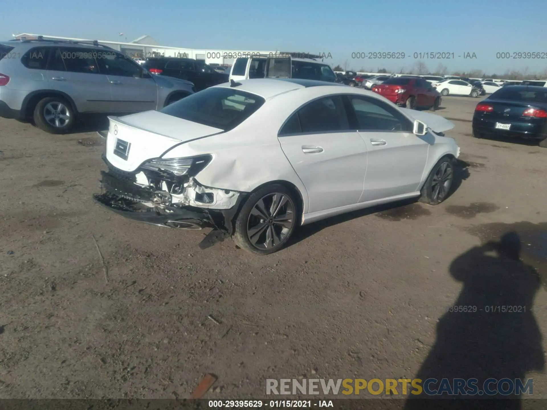 4 fotografías del automóvil dañado WDDSJ4EB0KN751117 MERCEDES-BENZ CLA 2019