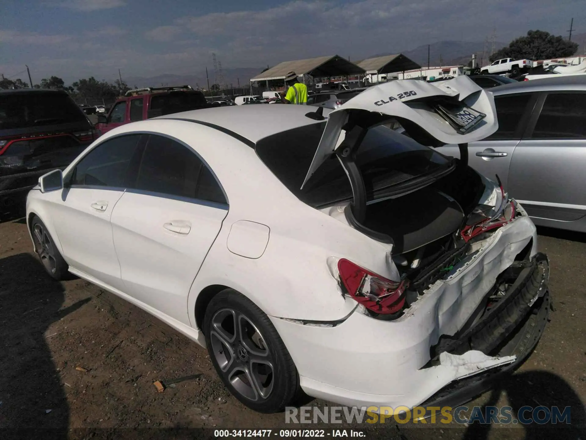 3 fotografías del automóvil dañado WDDSJ4EB4KN743585 MERCEDES-BENZ CLA 2019