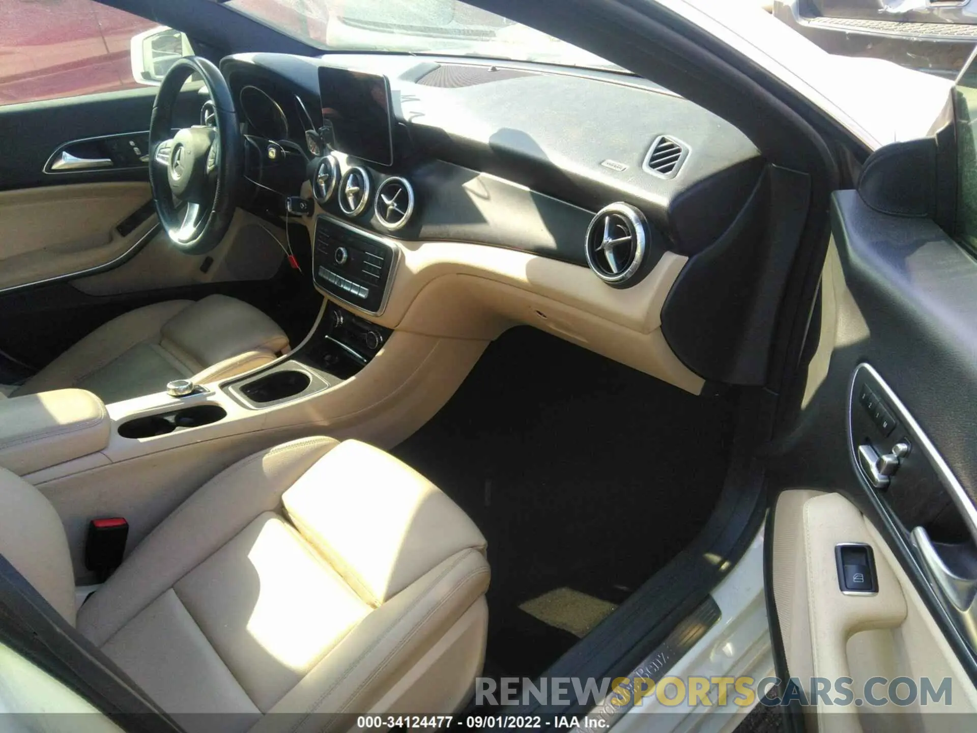 5 fotografías del automóvil dañado WDDSJ4EB4KN743585 MERCEDES-BENZ CLA 2019