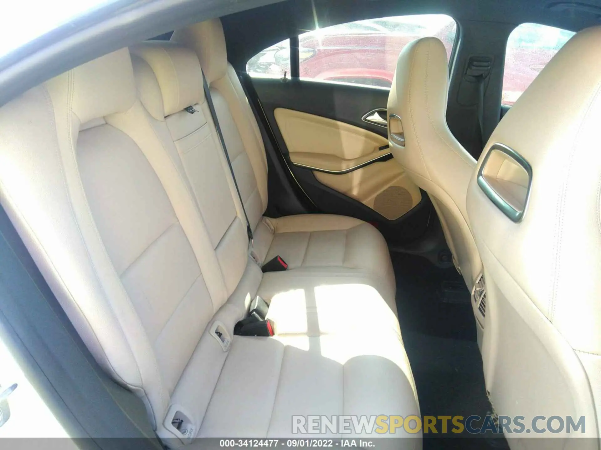 8 fotografías del automóvil dañado WDDSJ4EB4KN743585 MERCEDES-BENZ CLA 2019