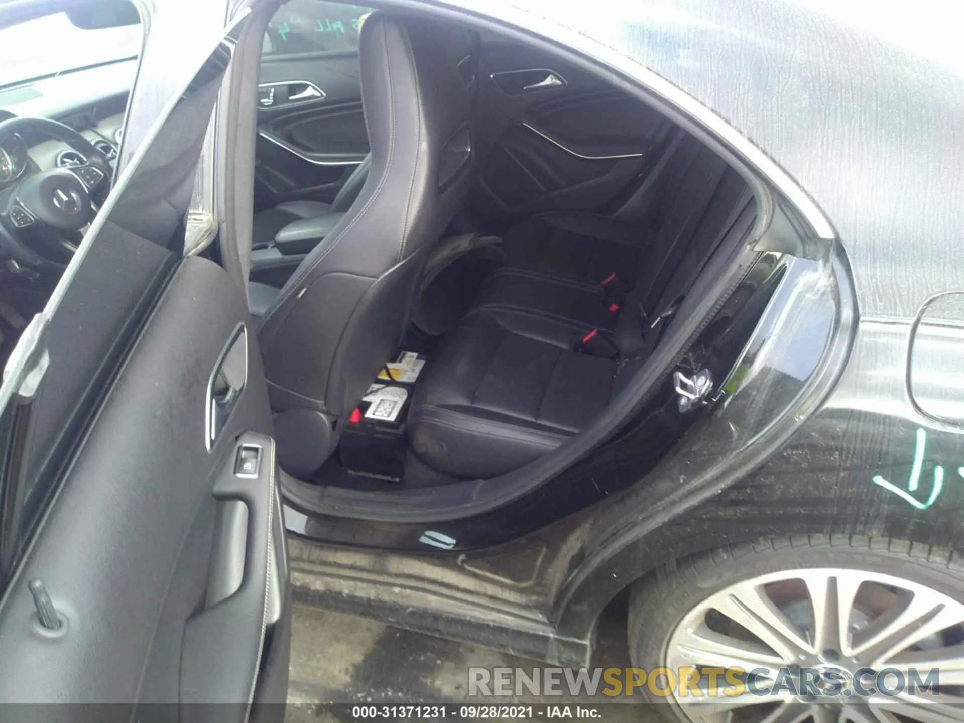 8 fotografías del automóvil dañado WDDSJ4EB6KN721622 MERCEDES-BENZ CLA 2019