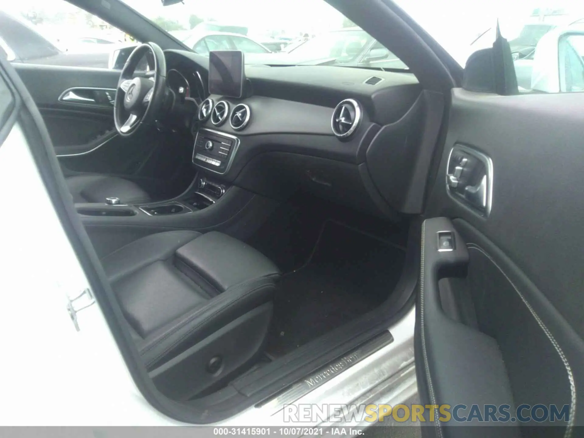 5 fotografías del automóvil dañado WDDSJ4EB6KN739828 MERCEDES-BENZ CLA 2019