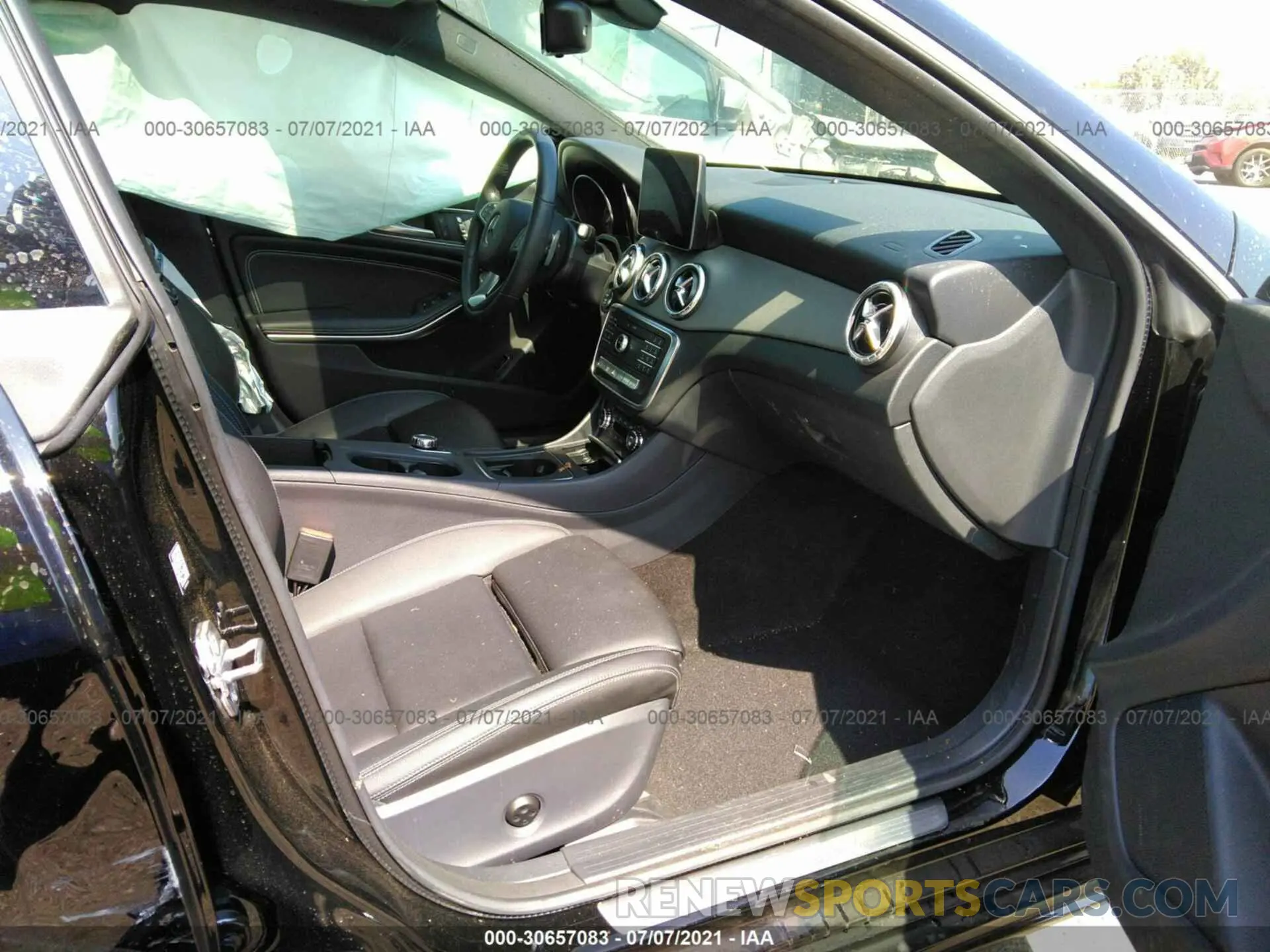 5 fotografías del automóvil dañado WDDSJ4GB4KN757452 MERCEDES-BENZ CLA 2019