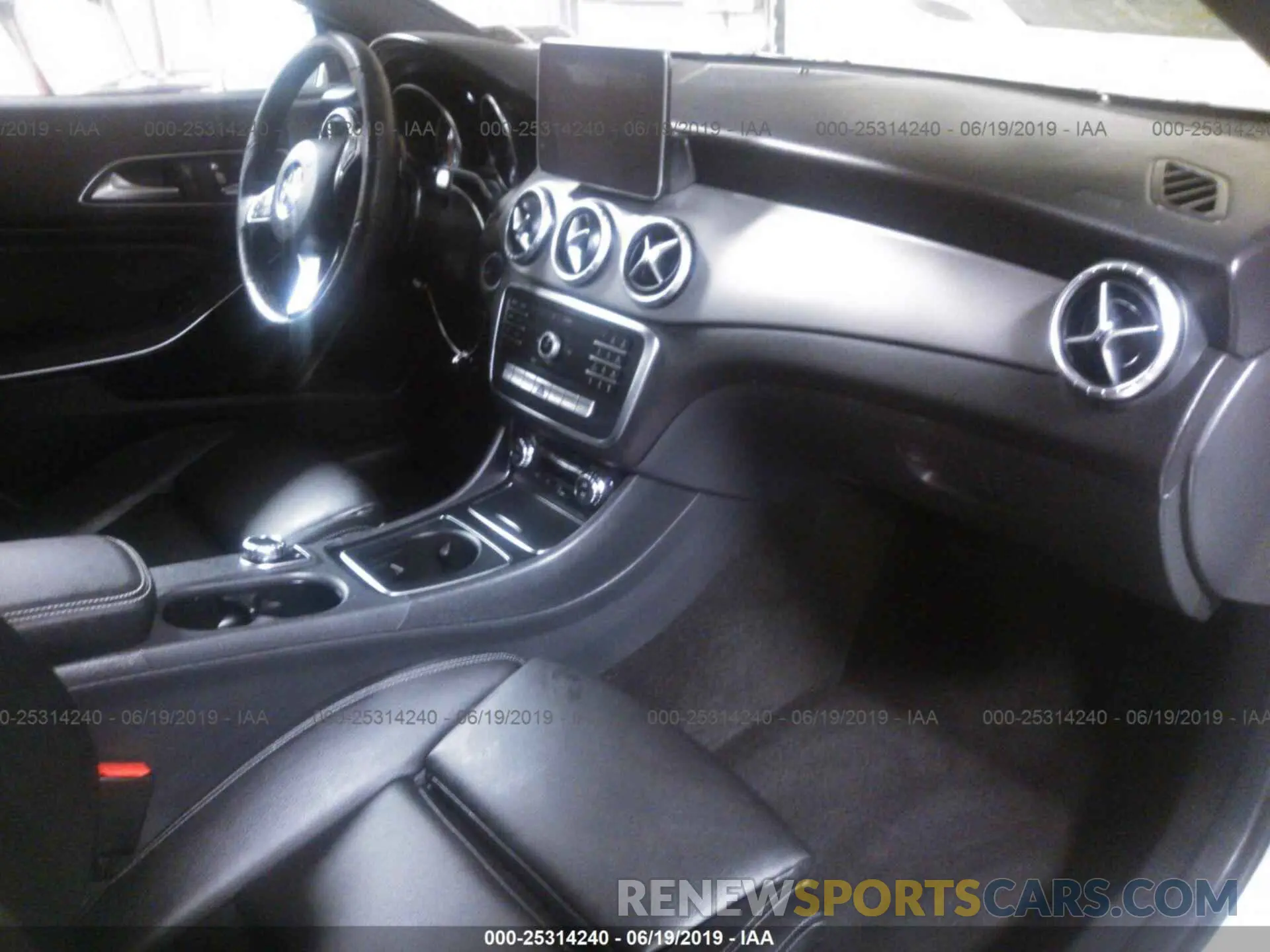 5 fotografías del automóvil dañado WDDSJ4GB6KN723352 MERCEDES-BENZ CLA 2019