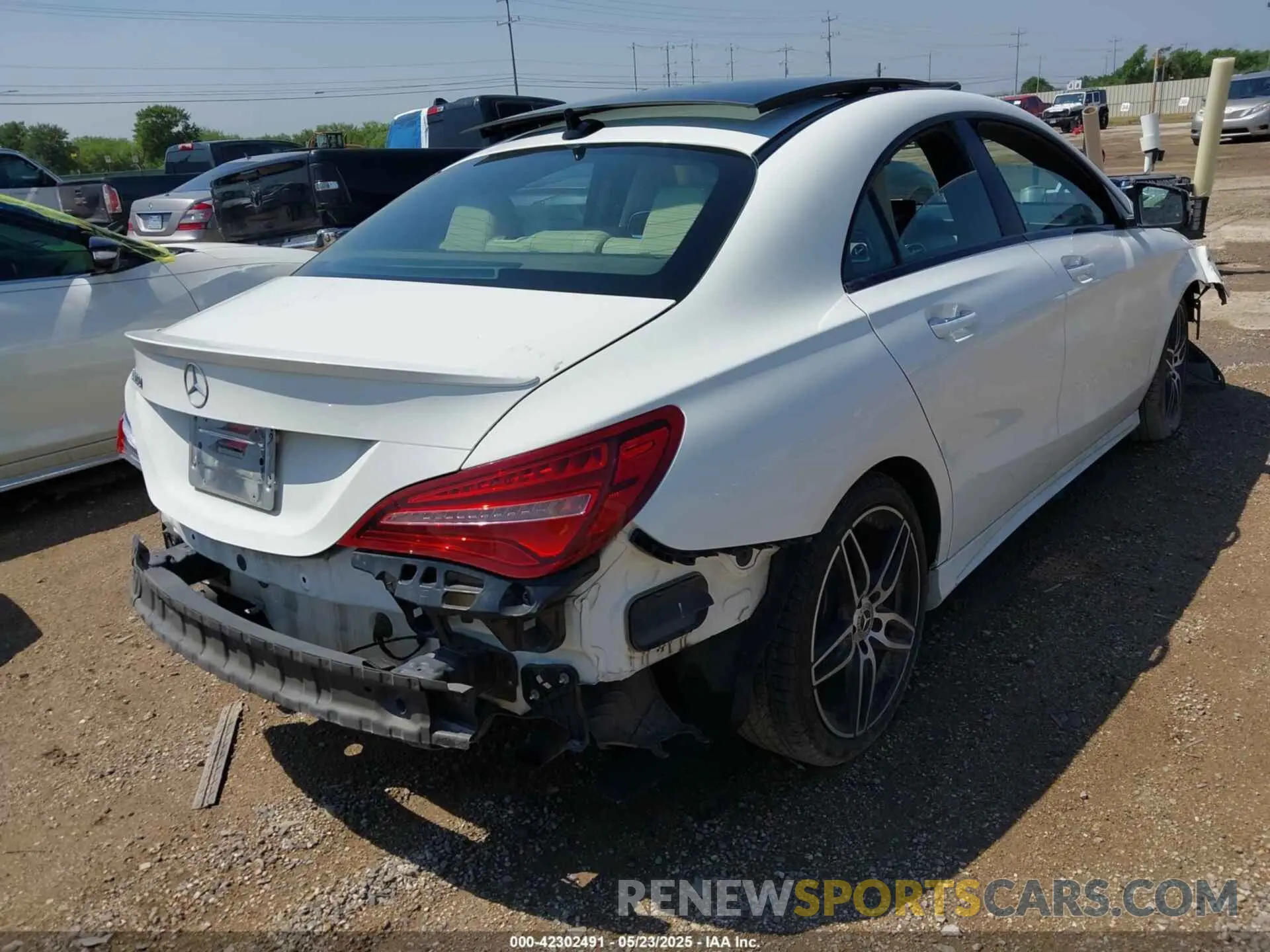 4 fotografías del automóvil dañado WDDSJ4EB1KN726095 MERCEDES-BENZ CLA 250 2019