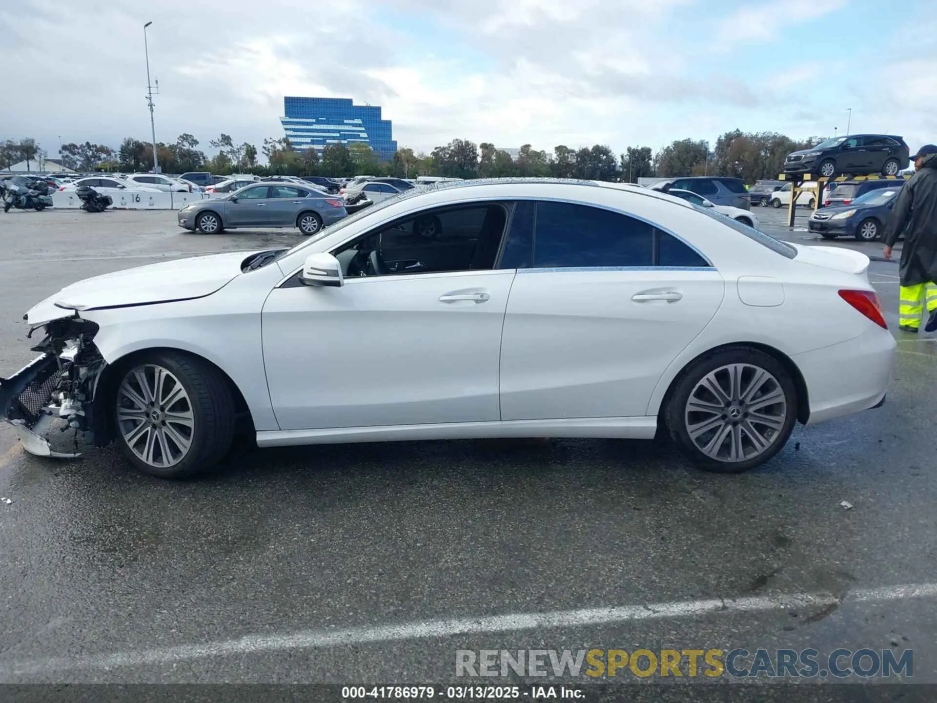 14 fotografías del automóvil dañado WDDSJ4EB5KN753560 MERCEDES-BENZ CLA 250 2019