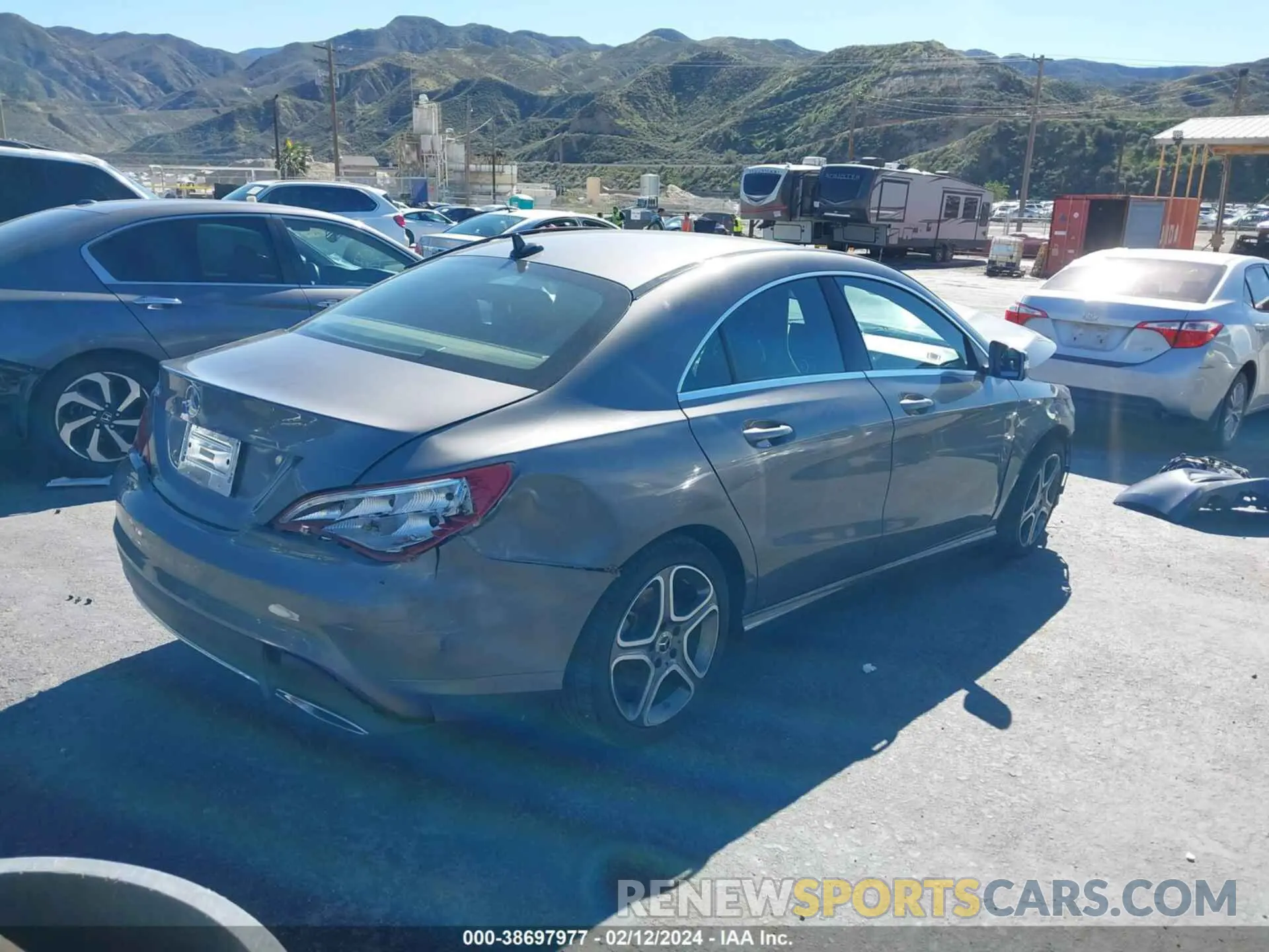 4 fotografías del automóvil dañado WDDSJ4EB6KN751414 MERCEDES-BENZ CLA 250 2019