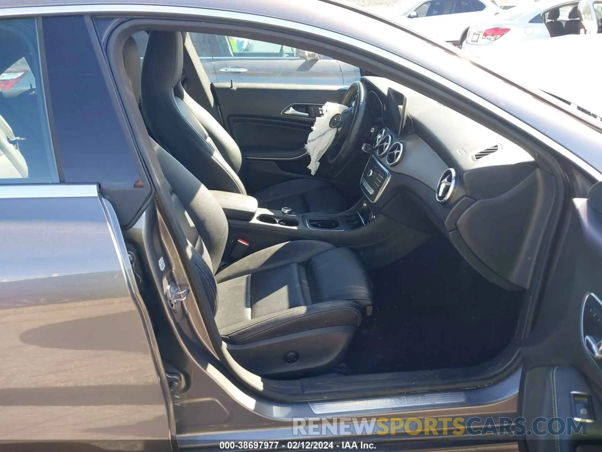 5 fotografías del automóvil dañado WDDSJ4EB6KN751414 MERCEDES-BENZ CLA 250 2019