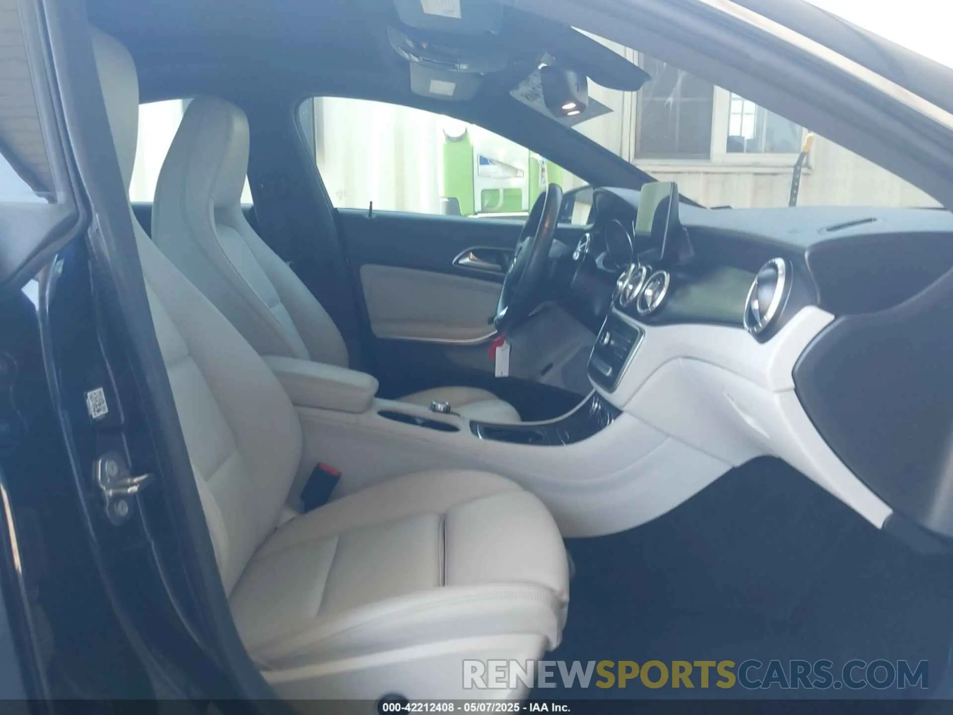 5 fotografías del automóvil dañado WDDSJ4EBXKN741503 MERCEDES-BENZ CLA 250 2019