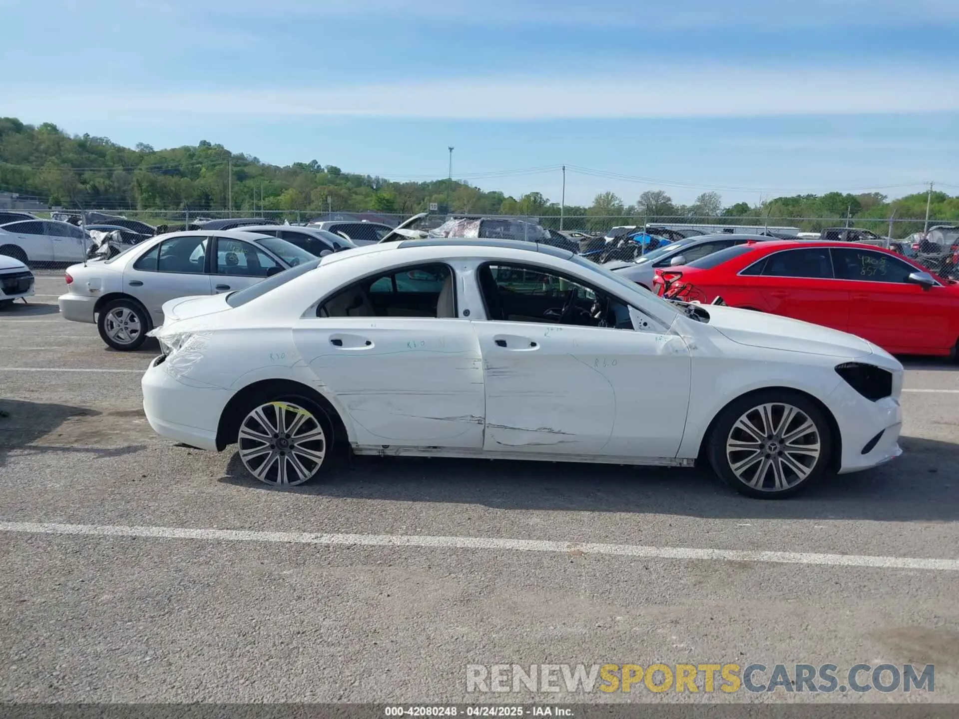 14 fotografías del automóvil dañado WDDSJ4GB9KN743255 MERCEDES-BENZ CLA 250 2019