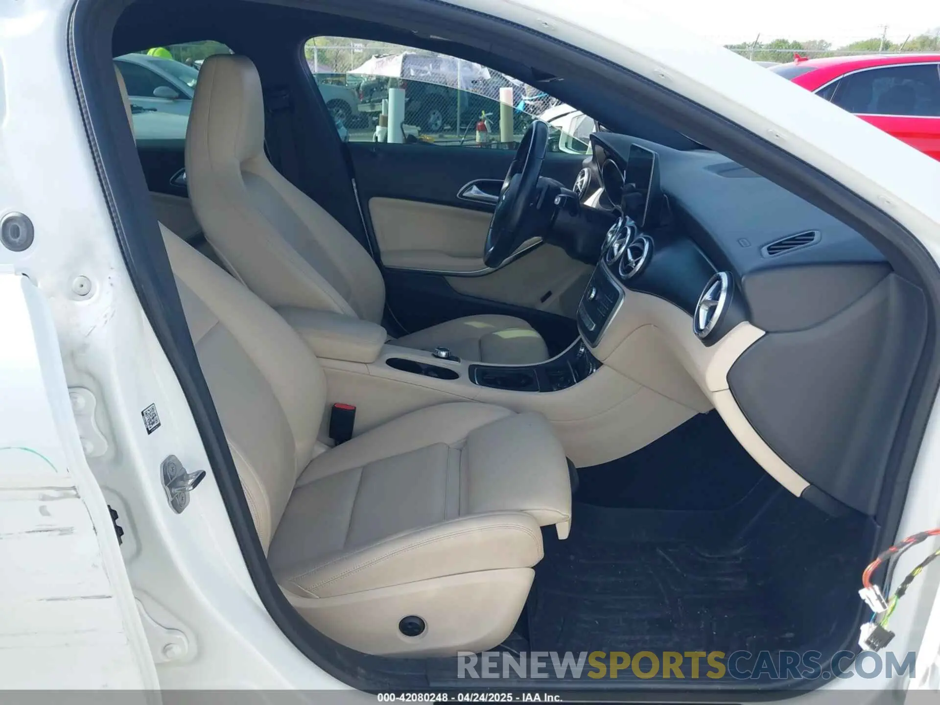 5 fotografías del automóvil dañado WDDSJ4GB9KN743255 MERCEDES-BENZ CLA 250 2019