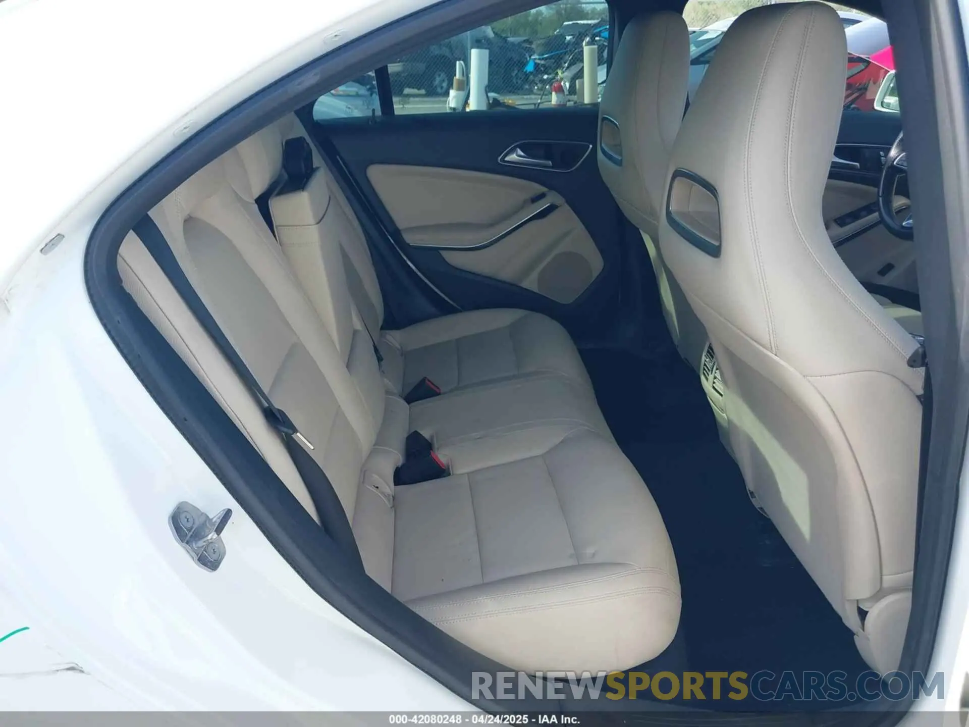 8 fotografías del automóvil dañado WDDSJ4GB9KN743255 MERCEDES-BENZ CLA 250 2019