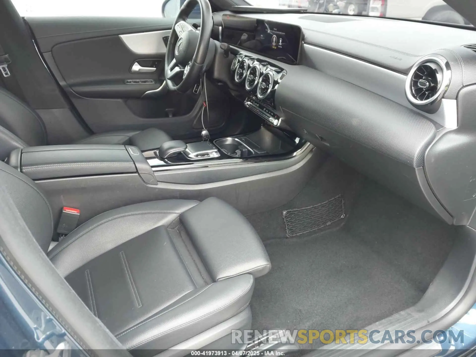 5 fotografías del automóvil dañado WDD5J4GB8LN061188 MERCEDES-BENZ CLA 250 2020