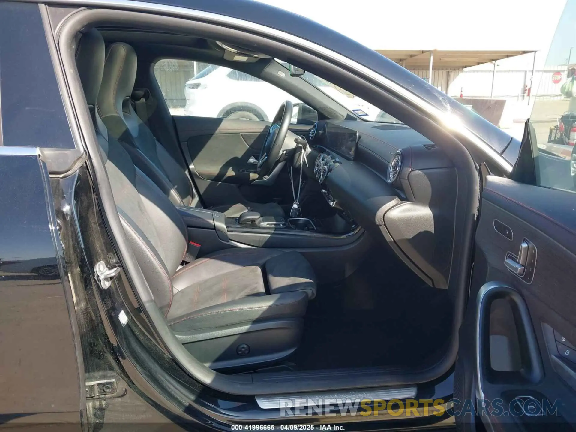 5 fotografías del automóvil dañado W1K5J4HB2PN389257 MERCEDES-BENZ CLA 250 COUPE 2023