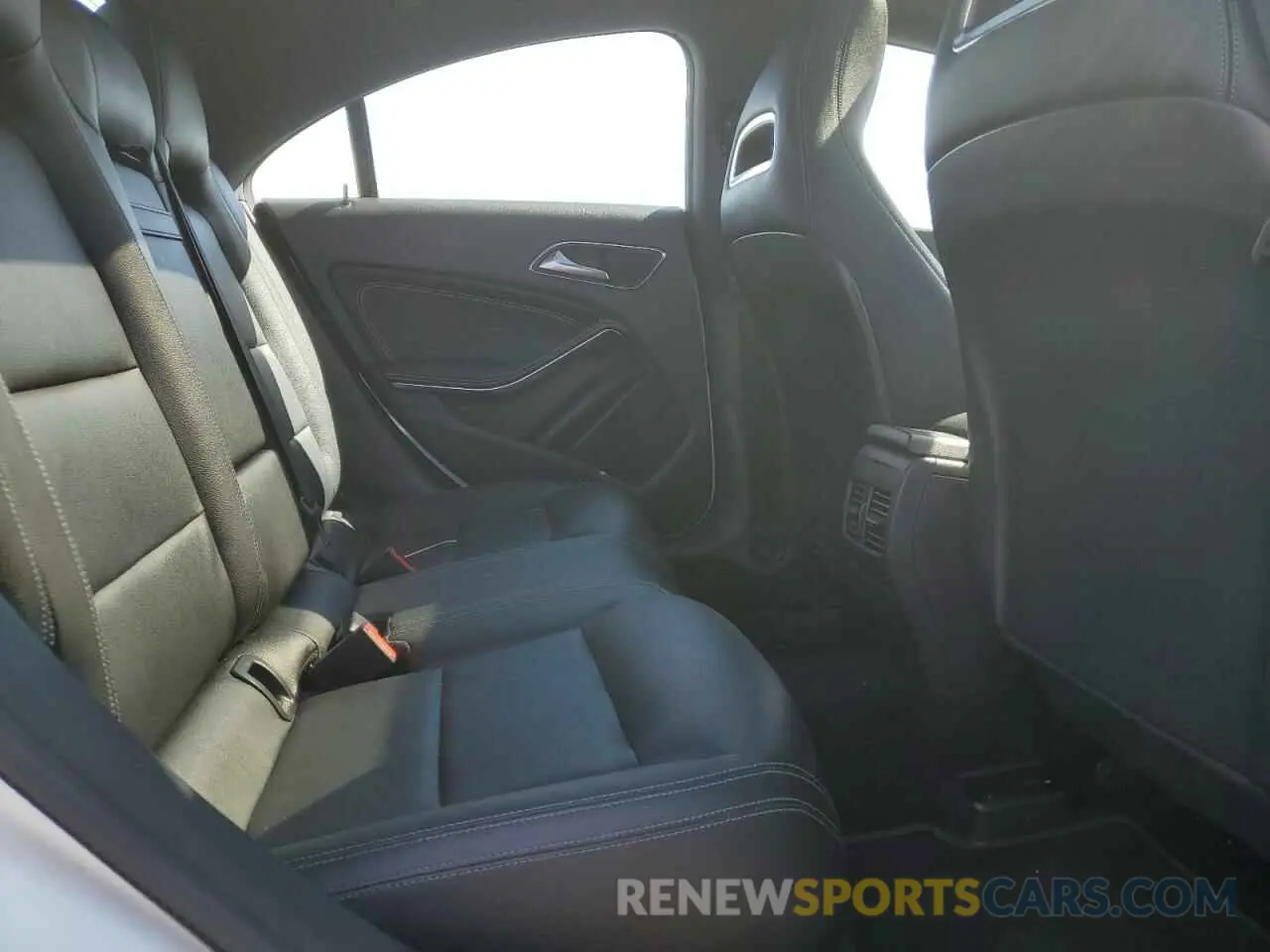 10 fotografías del automóvil dañado WDDSJ4EB0KN720871 MERCEDES-BENZ CLA-CLASS 2019