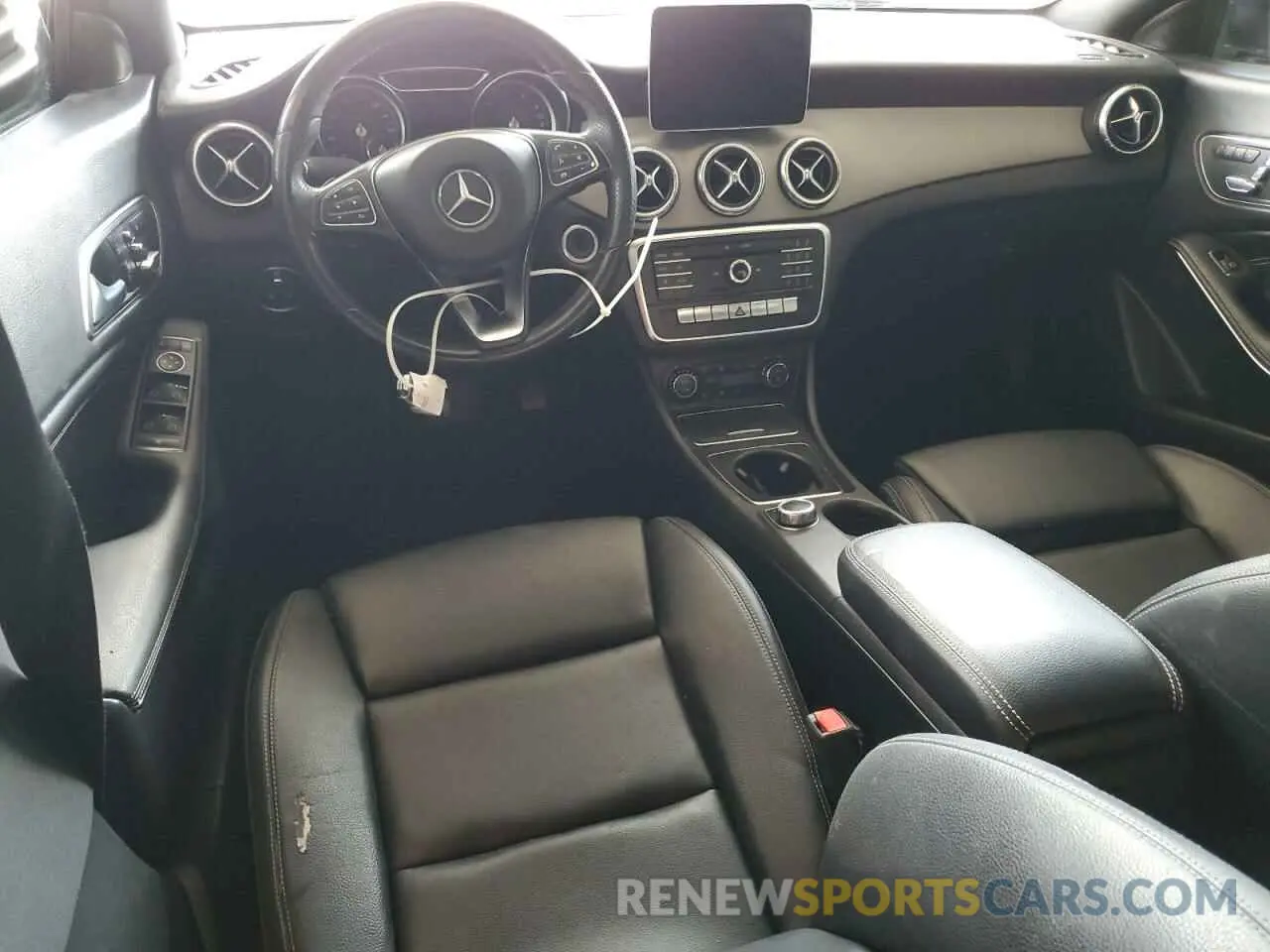 8 fotografías del automóvil dañado WDDSJ4EB2KN698940 MERCEDES-BENZ CLA-CLASS 2019