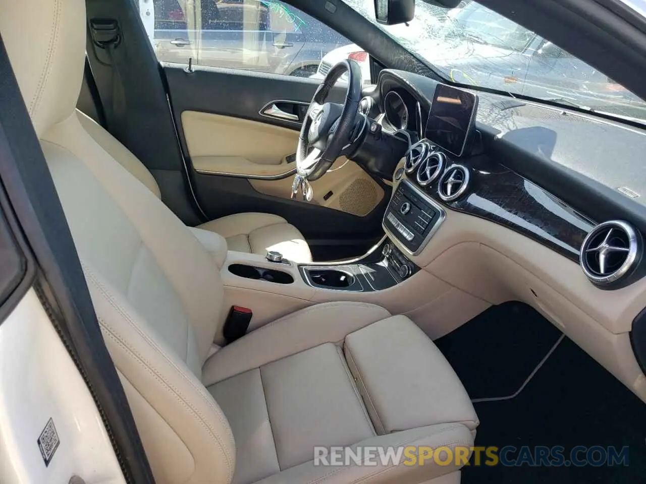 5 fotografías del automóvil dañado WDDSJ4EB3KN704776 MERCEDES-BENZ CLA-CLASS 2019