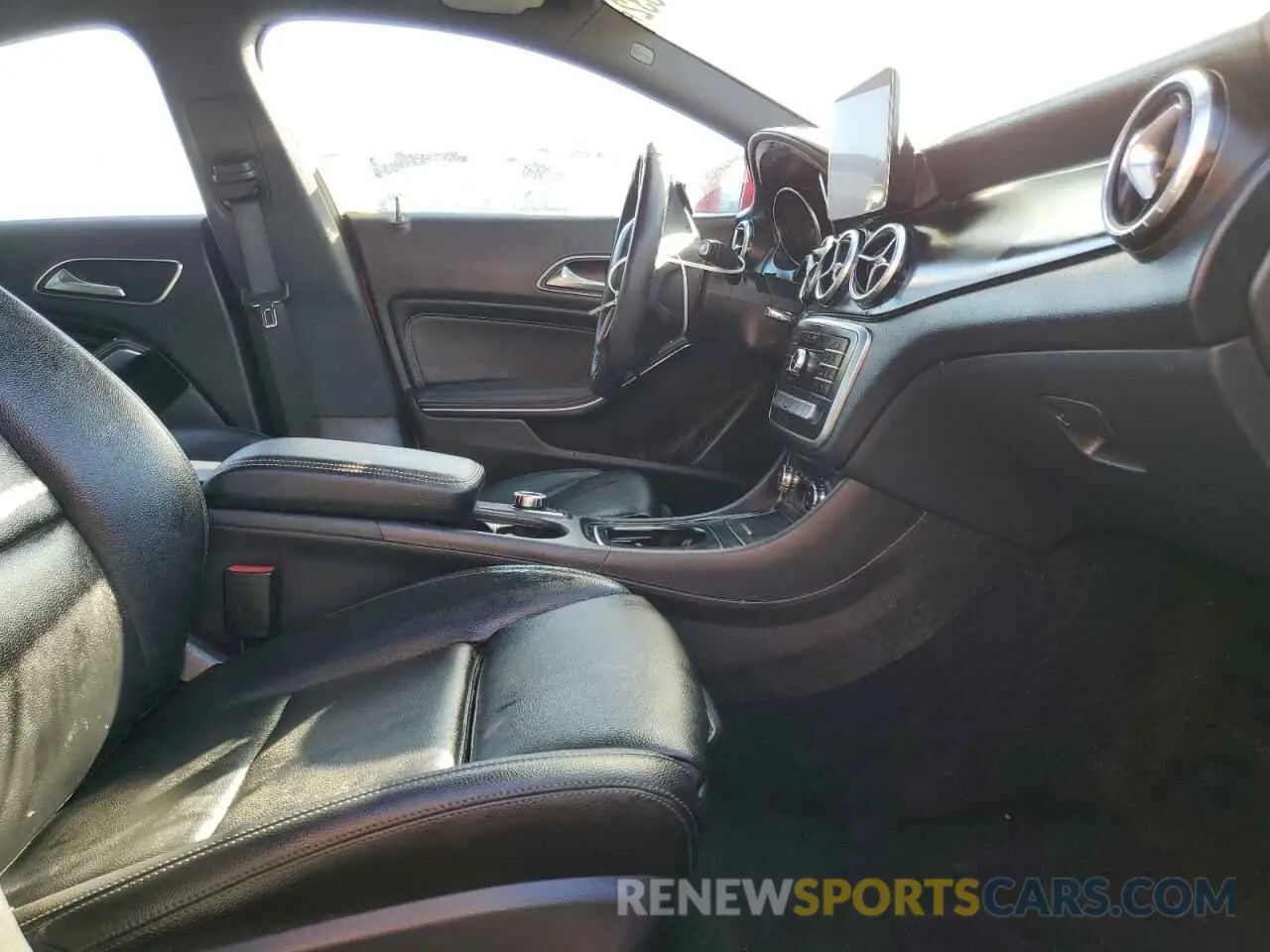 5 fotografías del automóvil dañado WDDSJ4EB4KN704298 MERCEDES-BENZ CLA-CLASS 2019