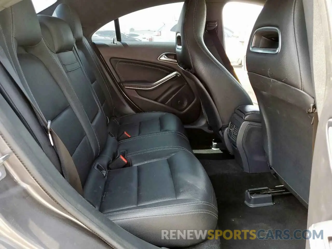 10 fotografías del automóvil dañado WDDSJ4EB4KN776778 MERCEDES-BENZ CLA-CLASS 2019