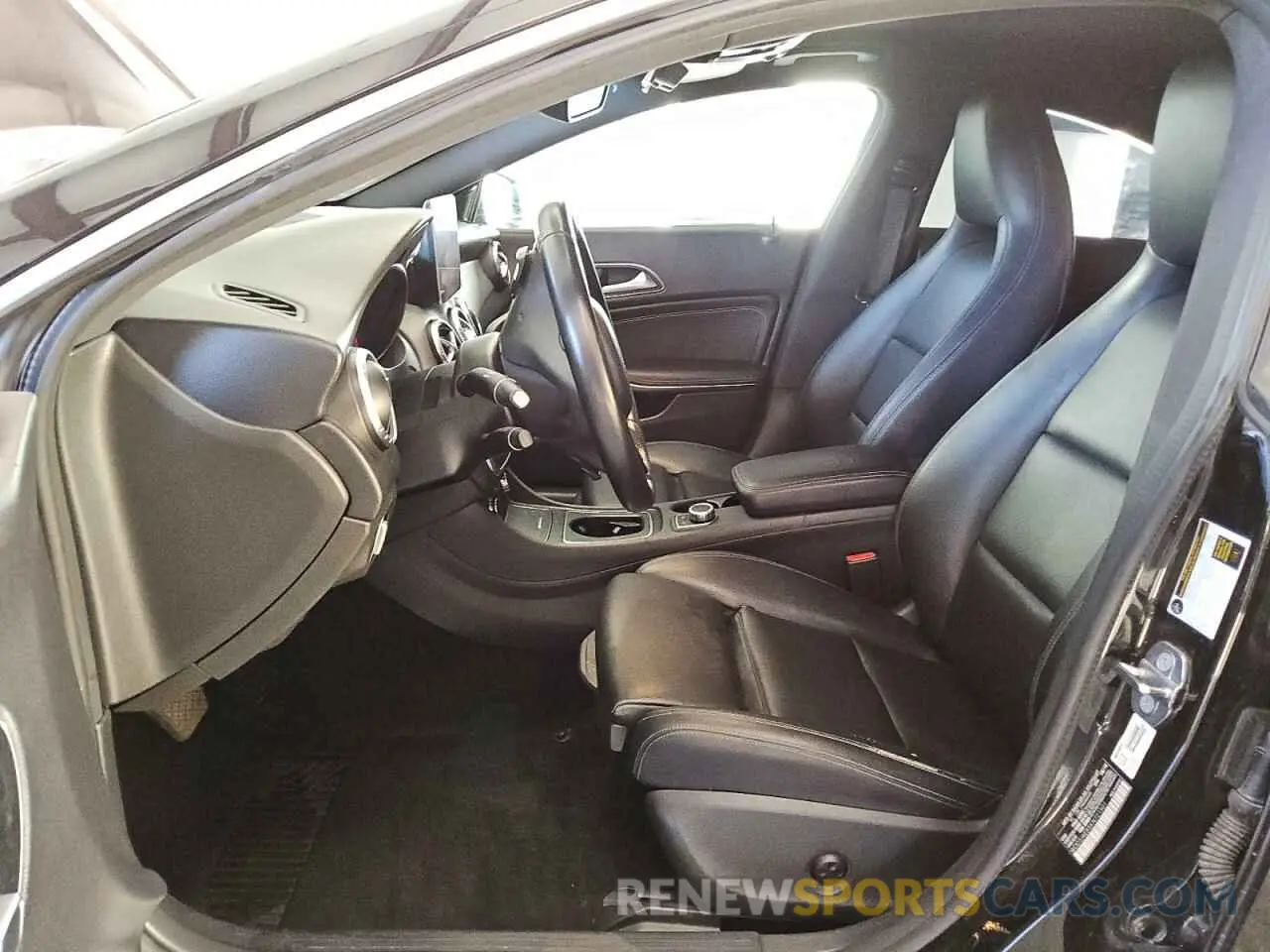 7 fotografías del automóvil dañado WDDSJ4EB5KN721501 MERCEDES-BENZ CLA-CLASS 2019