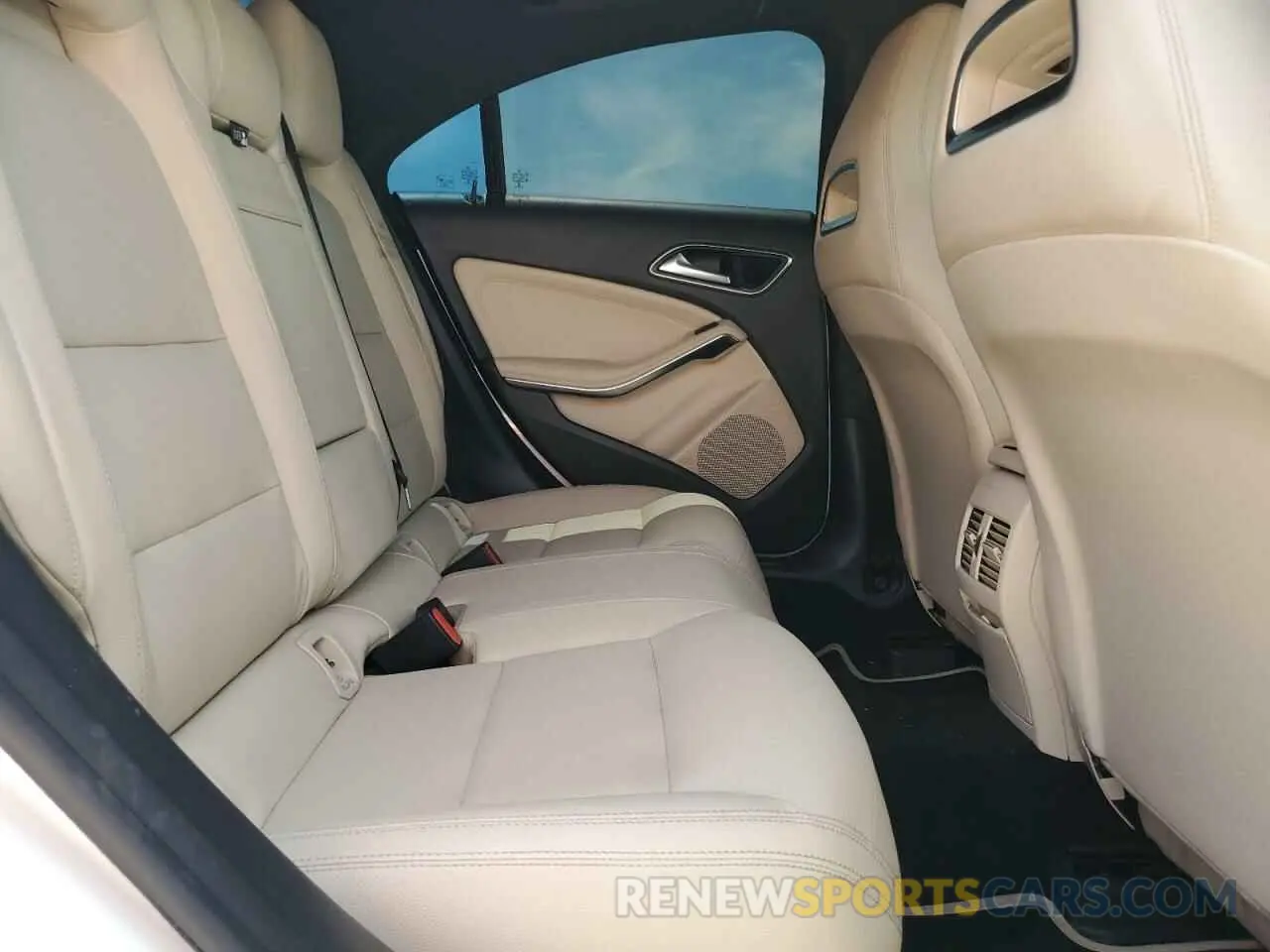 10 fotografías del automóvil dañado WDDSJ4EB6KN721166 MERCEDES-BENZ CLA-CLASS 2019