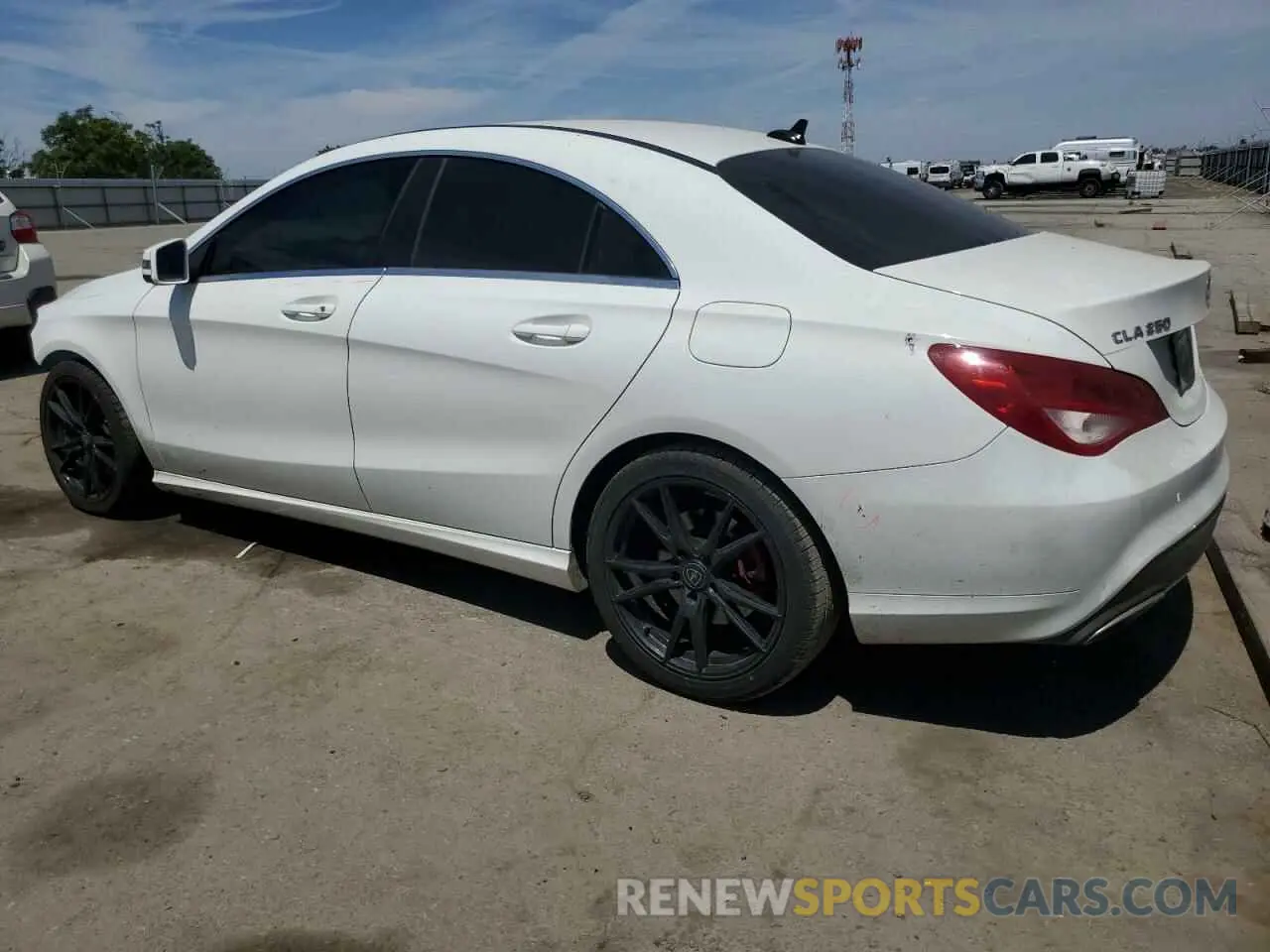 2 fotografías del automóvil dañado WDDSJ4EB6KN721166 MERCEDES-BENZ CLA-CLASS 2019