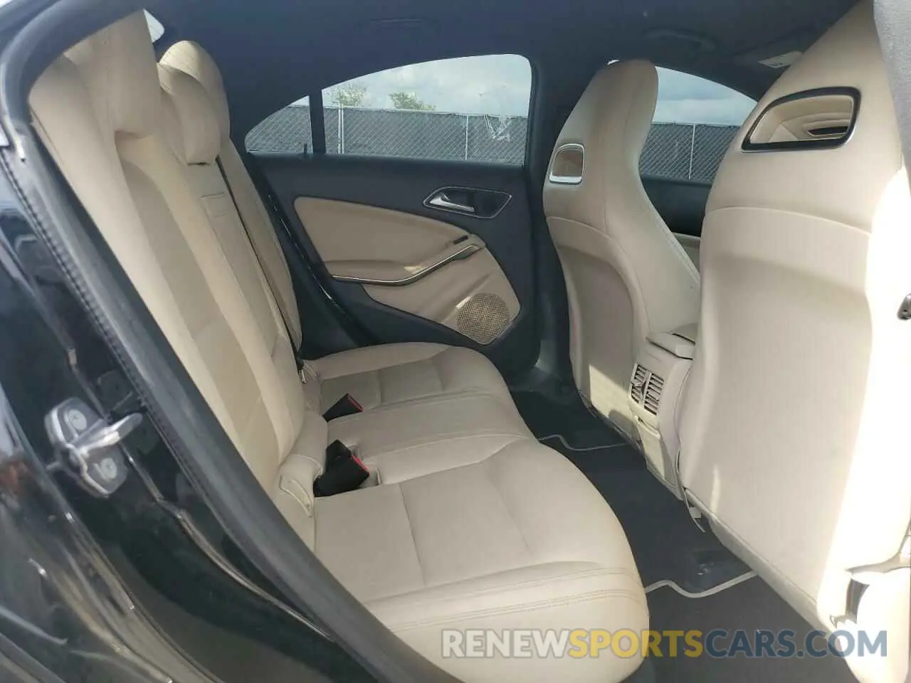 10 fotografías del automóvil dañado WDDSJ4EB6KN721510 MERCEDES-BENZ CLA-CLASS 2019