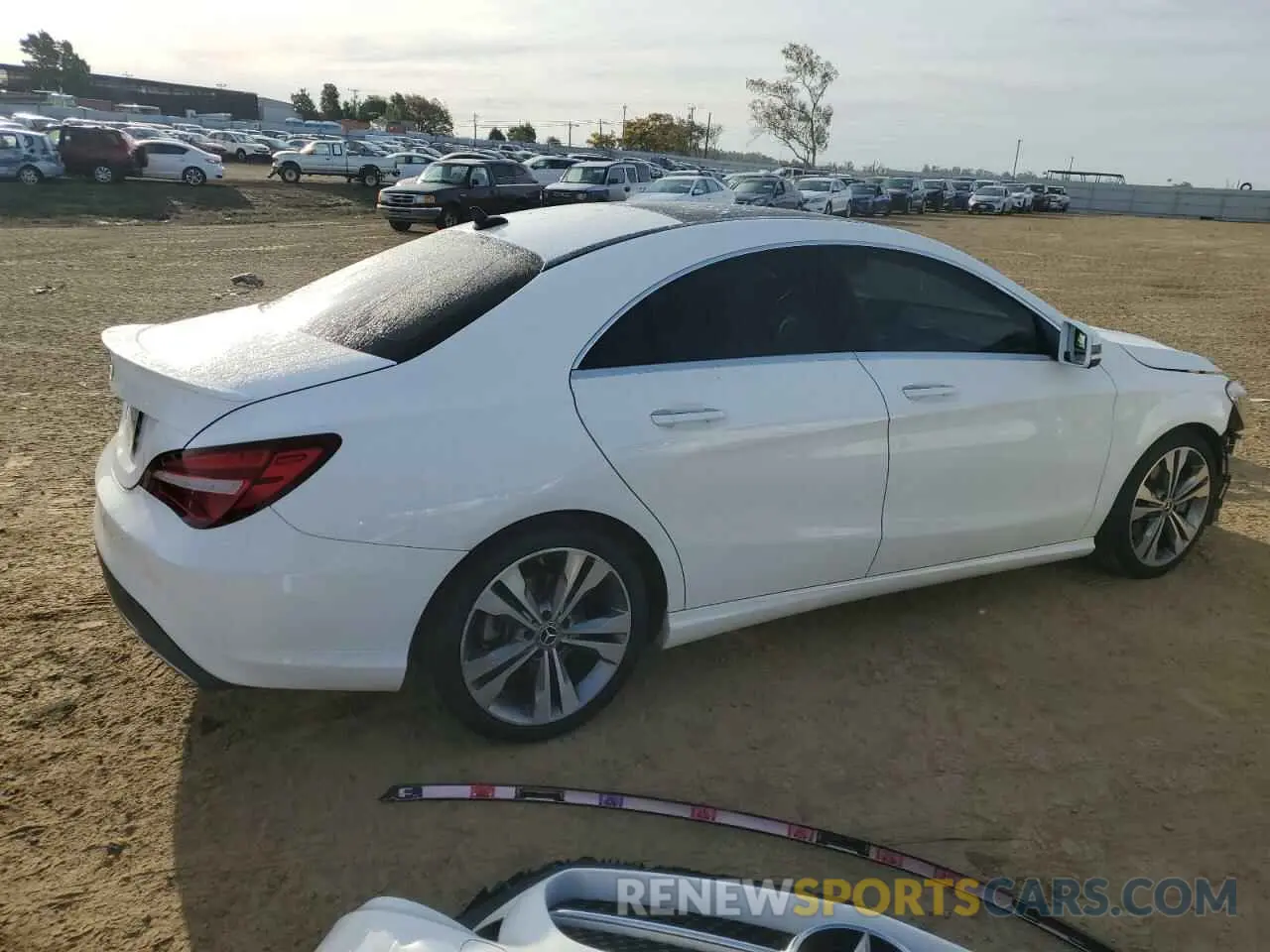 3 fotografías del automóvil dañado WDDSJ4EB8KN775181 MERCEDES-BENZ CLA-CLASS 2019