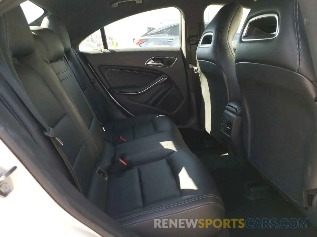 10 fotografías del automóvil dañado WDDSJ4EB9KN742125 MERCEDES-BENZ CLA-CLASS 2019
