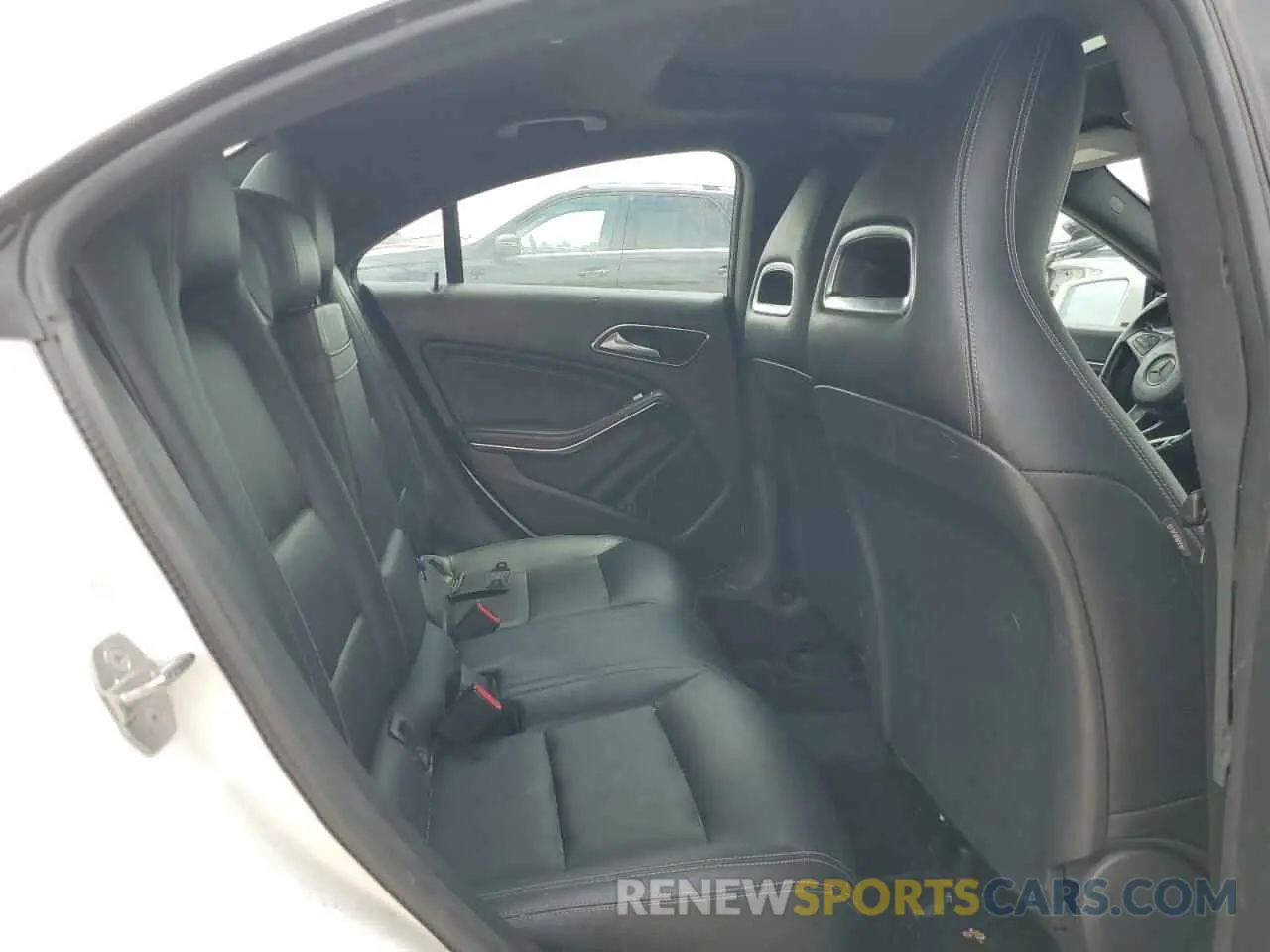 10 fotografías del automóvil dañado WDDSJ4EB9KN768336 MERCEDES-BENZ CLA-CLASS 2019