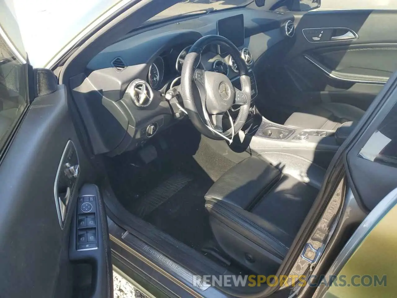 8 fotografías del automóvil dañado WDDSJ4GB0KN725338 MERCEDES-BENZ CLA-CLASS 2019